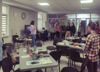 Chișinău. Sediul YK Neovita. Training pentru operatorii call-centrului YK Support Line.