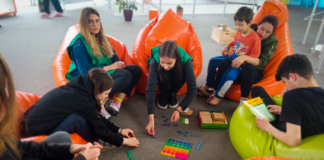 Voluntare Youth Klinic Neovita joacă „Fără tabu” cu adolescenți refugiați din Ucraina la Chișinău