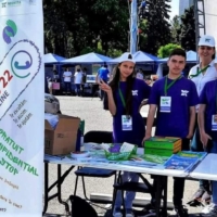 Echipa de voluntari YK Neovita la Târgul ONG-urilor, desfășurat în Piața Marii Adunări Naționale din Chișinău @neovita.md