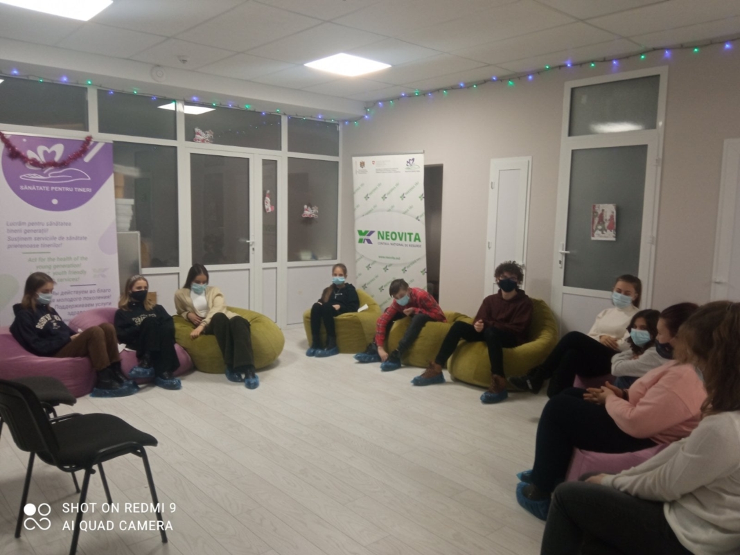 Un grup de voluntari YK Neovita explorează tehnica Psihodrama@neovita.md noua