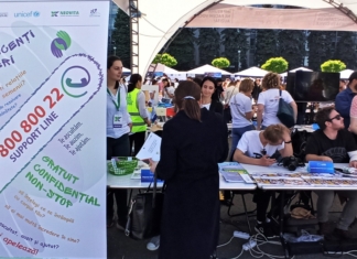 Noul serviciu YK Support Line 0 800 800 22 - telefonul de încredere pentru adolescenți și tineri, disponibil 24/24 și care ne aduce mai aproape de fiecare adolescent și tânăr din orice colț al țării @Foto:neovita.md