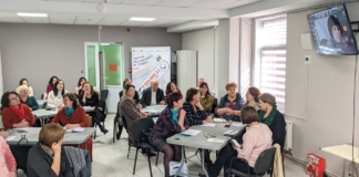 În toate cele 41 de centre de sănătate prietenoase tinerilor din rețeau Youth Klinic Moldova lucrează peste 250 de specialiști experimentați în probleme de sănătate cu care se confruntă tinerii (psihologi, asistenți sociali, ginecologi, urologi-andrologi, dermato-venerologi, consilieri HIV/SIDA).