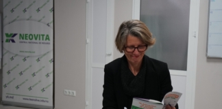 Dr. Nicola Morgan, specialist internațional în sănătate sexuală și reproductivă la World Health Organization Office for Romania face cunoștință cu cele „Opt superputeri ale adolescenței”, ghid elaborat de Centrul de Resurse la nivel național în servicii de sănătate prietenoase tinerilor Neovita.