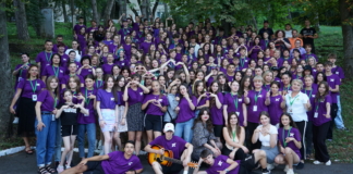 Școala de vară pentru voluntarii rețelei Youth Klinic, ediția a VIII-a, a reunit - sub sloganul „Prietenie sănătoasă: sunt bine cu mine și alături de tine!” - cei mai activi 200 de voluntari și coordonatori de voluntari din cele 41 de centre de sănătate prietenoase tinerilor care formează rețeaua Youth Klinic.