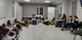 Gașca voluntarilor Youth Klinic din municipiul Chișinău reunită la sediul Centrului de sănătate prietenos tinerilor NEOVITA din rețeaua Youth Klinic.