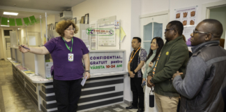 Unii experți au menționat faptul că în țările lor nu există asemenea servicii pentru adolescenți și tineri, manifestându-și interesul pentru a prelua modelul de centre de sănătate prietenoase tinerilor. Foto: UNFPA